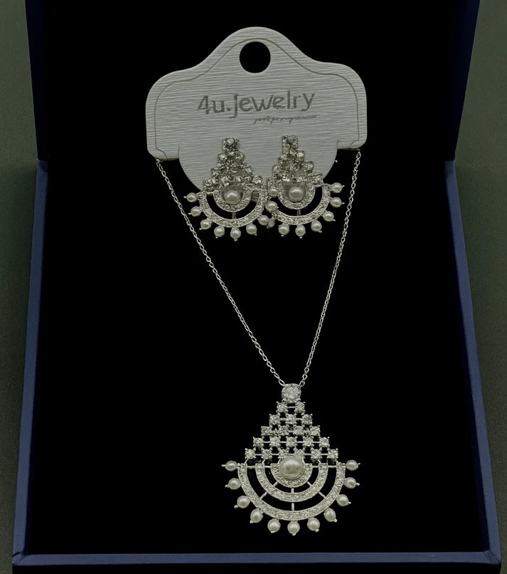 Majestic Pearl Fan Pendant Set