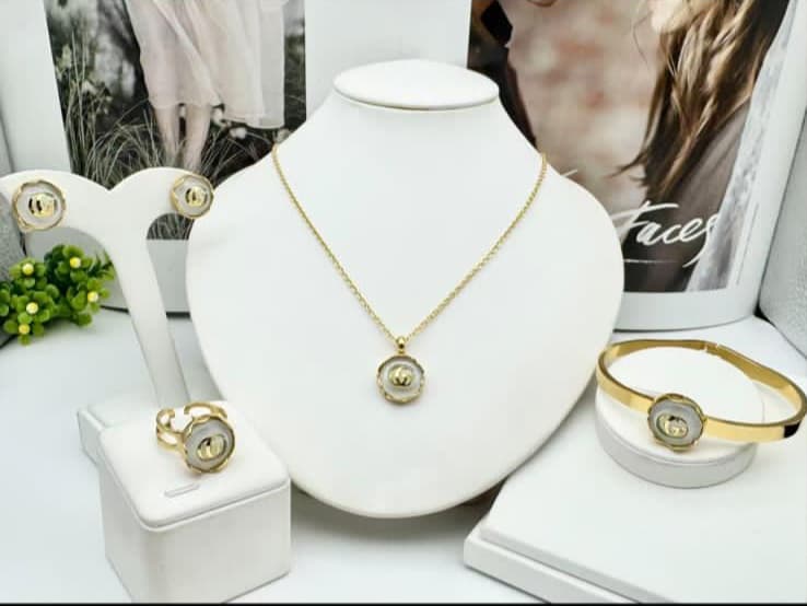 Round GG Logo Jewellery Set